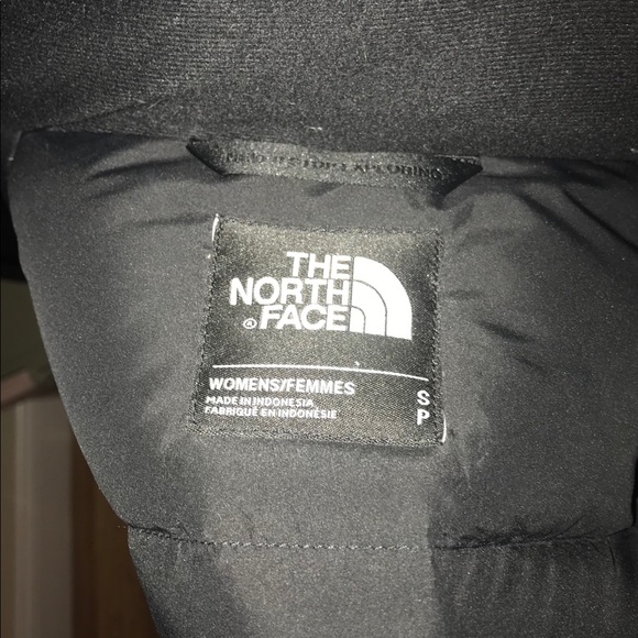 *SOLD*North Face Women’s Arctic Parka size small - Picture 6 of 6